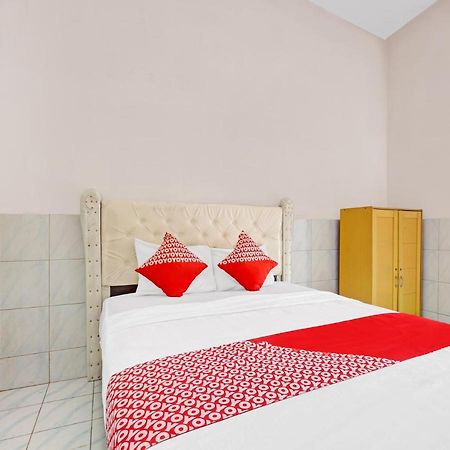 Oyo 90446 Hotel Pajang Indah Surakarta  Экстерьер фото